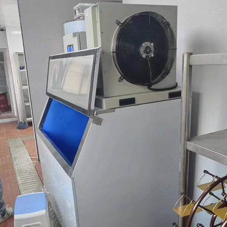 800公斤片冰机交付西藏拉萨某火锅店