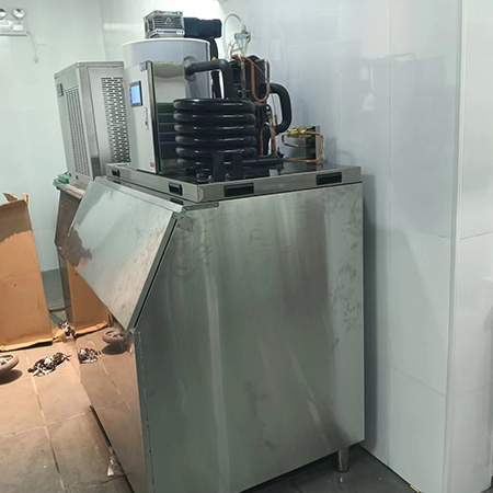 1吨片冰机交付上海某大型自助餐厅使用