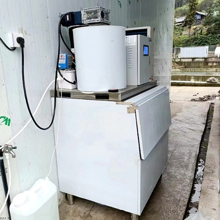 400公斤片冰机交付北京某海鲜市场