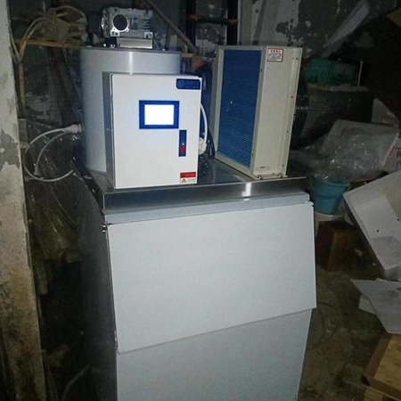 300公斤片冰机交付福建泉州某海鲜店