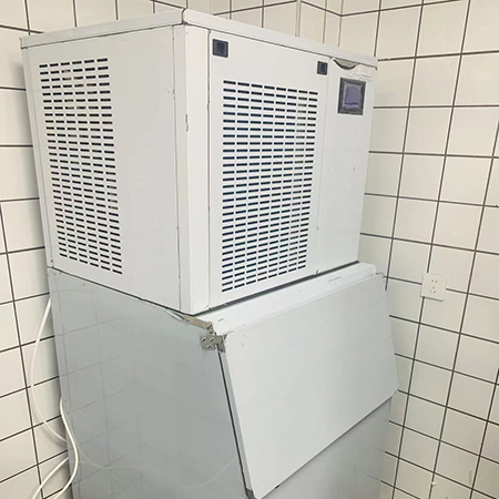 350公斤雪花制冰机交付上海某海鲜酒店