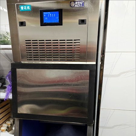 300公斤雪花制冰机交付成都某连锁火锅店