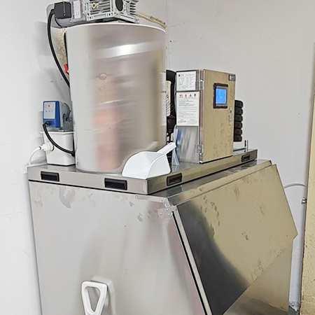 1吨水冷片冰机交付河南信阳某超市