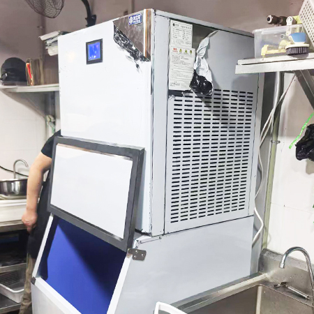 600公斤雪花机交付成都耍山老火锅